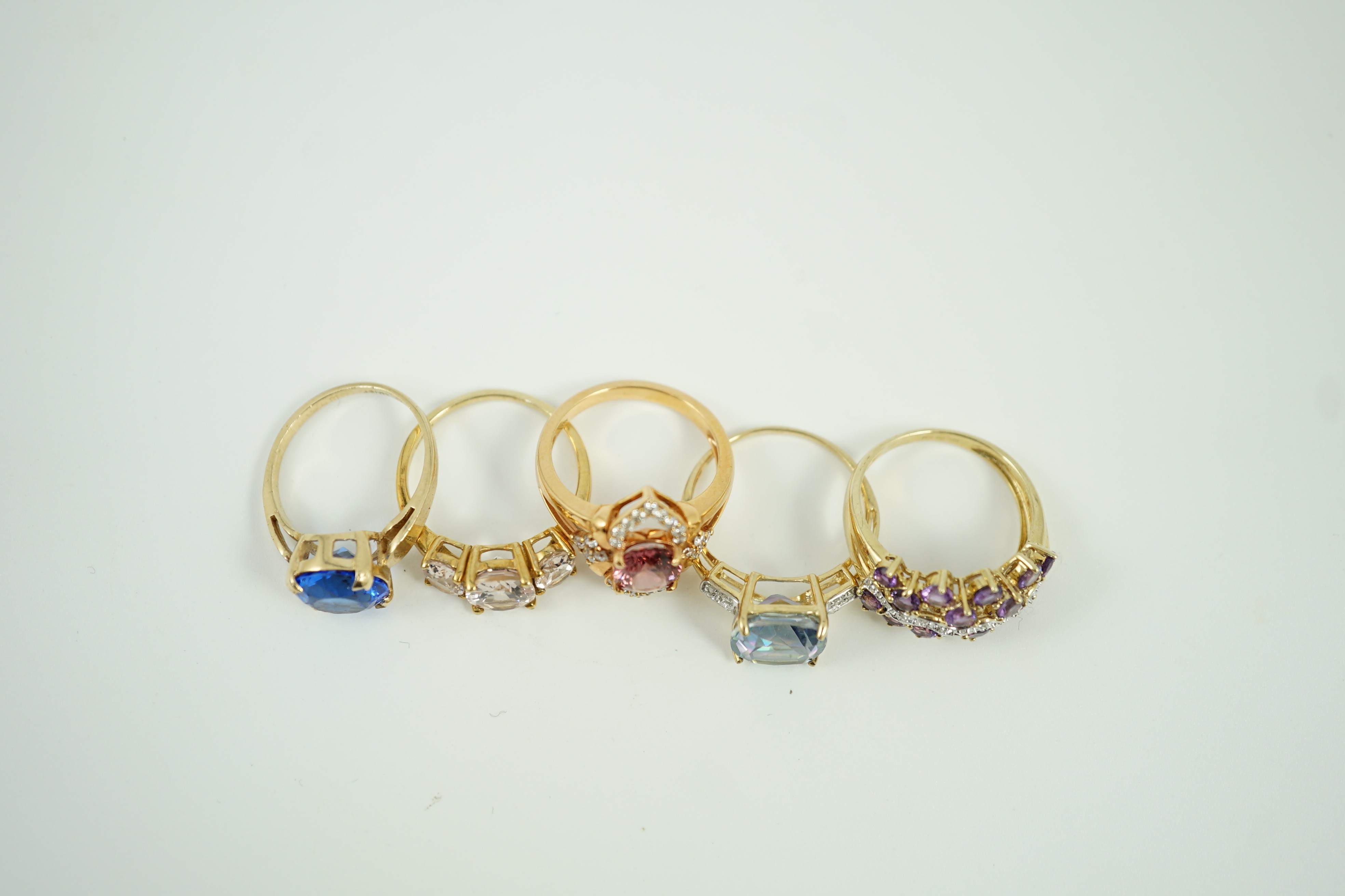 Four assorted modern 9ct gold and gem set rings and a similar 9k gem set ring, gross weight 16 grams.